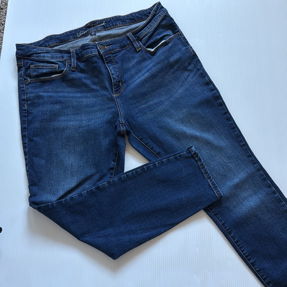 Universal Thread Skinny Blue Jeans.  Women’s size 16 WR